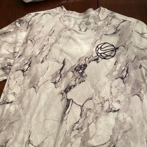 Nike mens basketball tee shirt medium never worn